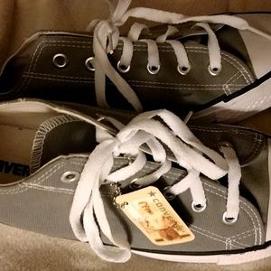 NWT women's Size 11 Mens 9 Grey Converse